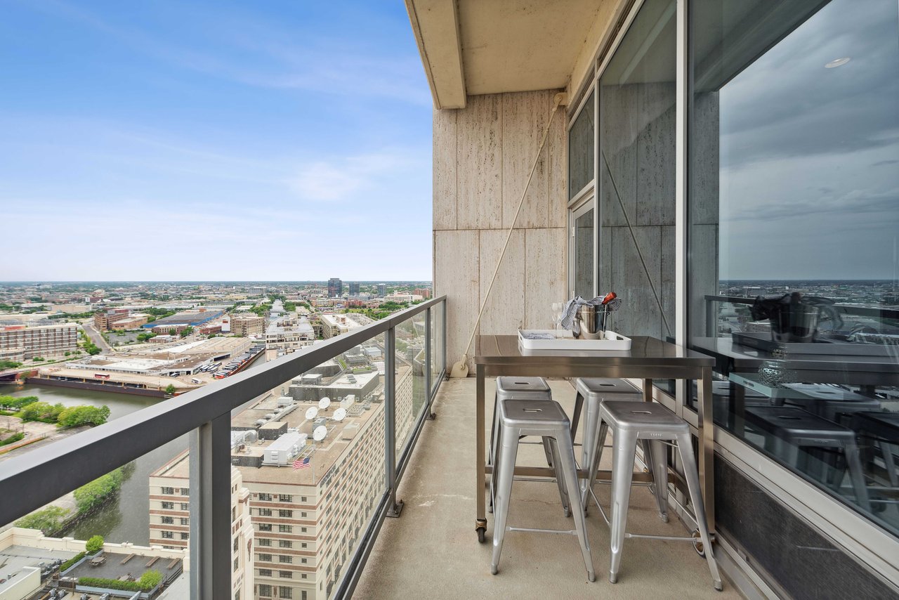 500 W Superior Street Unit: #2201