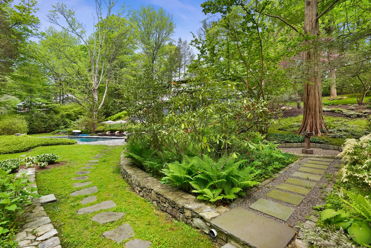 107 Middle Patent Road