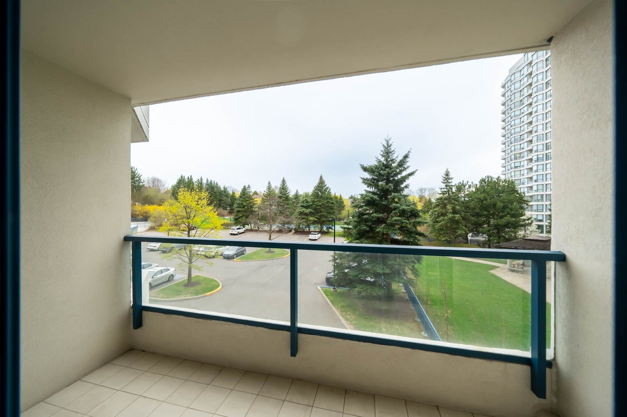 301-7300 Yonge Street 