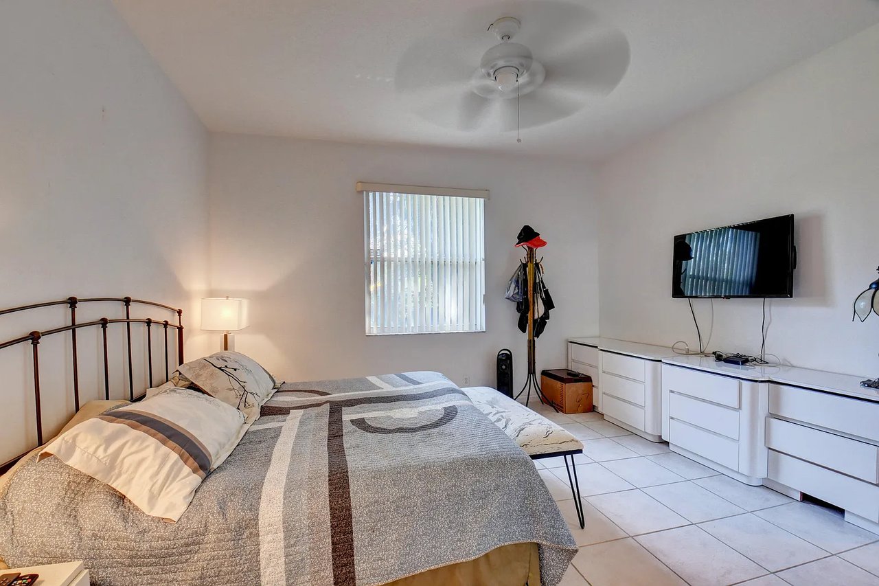 9720 S Crescent View Drive S