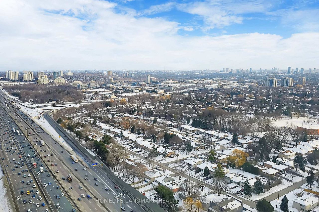 NORTH YORK'S PRESTIGIOUS COMMUNITY PENTHOUSE