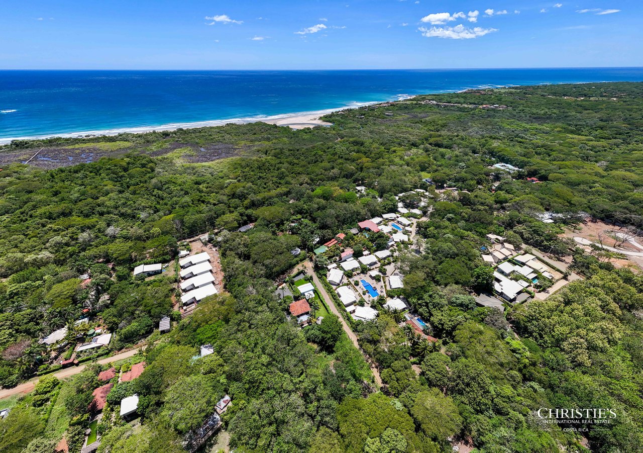Casa Rosa | A Seaside Escape with a detached Casita in Playa Avellanas