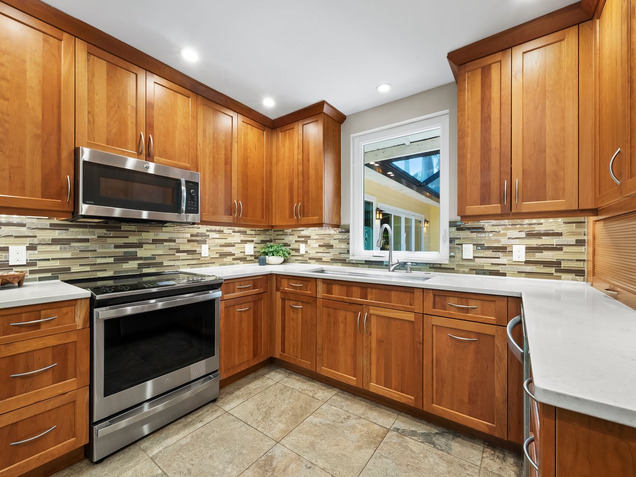 1930 ALTA VISTA ST