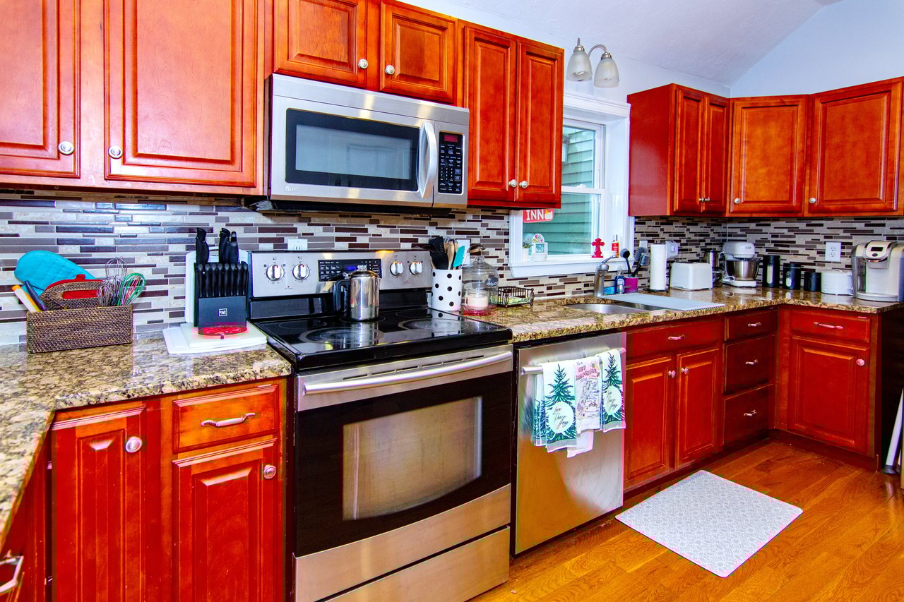 Pet Friendly, updated single family home for Ski Season