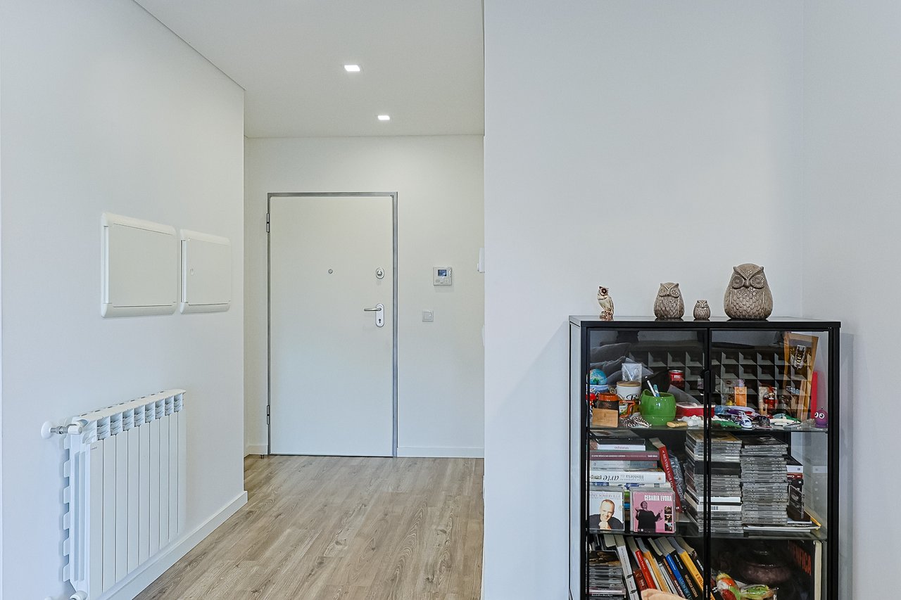 Modern 2-Bed, 2-Bath Apartment in Central Marinha Grande – Near Nazaré