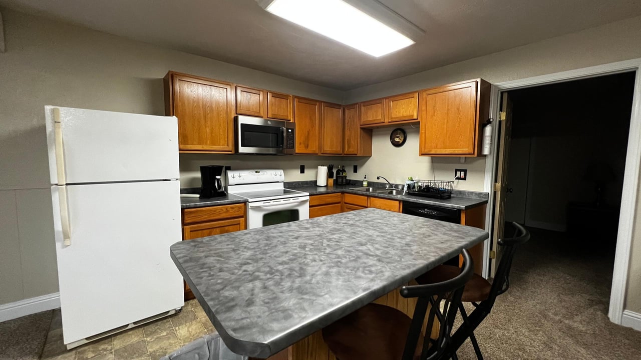 555 Hwy 101 S Apt 1
