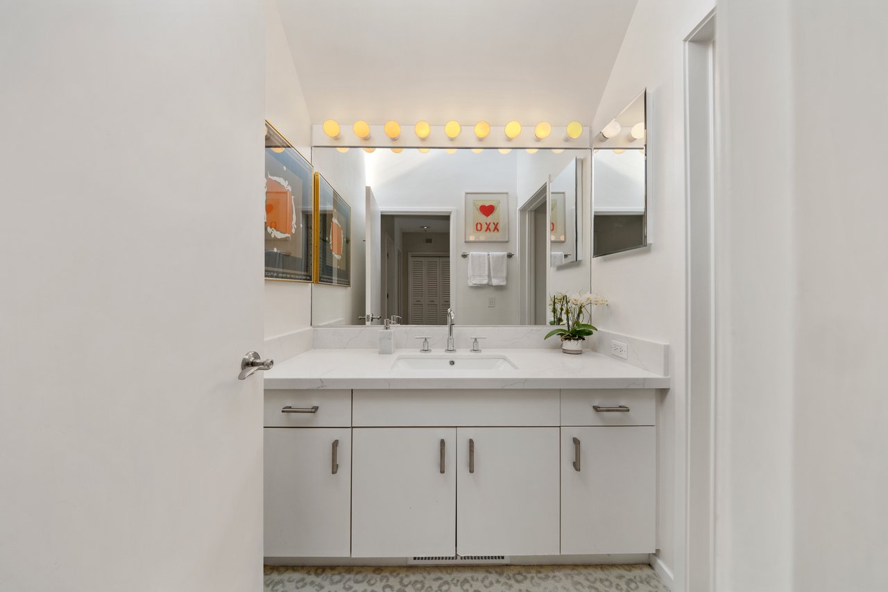 Luxurious End Unit in Point Tiburon