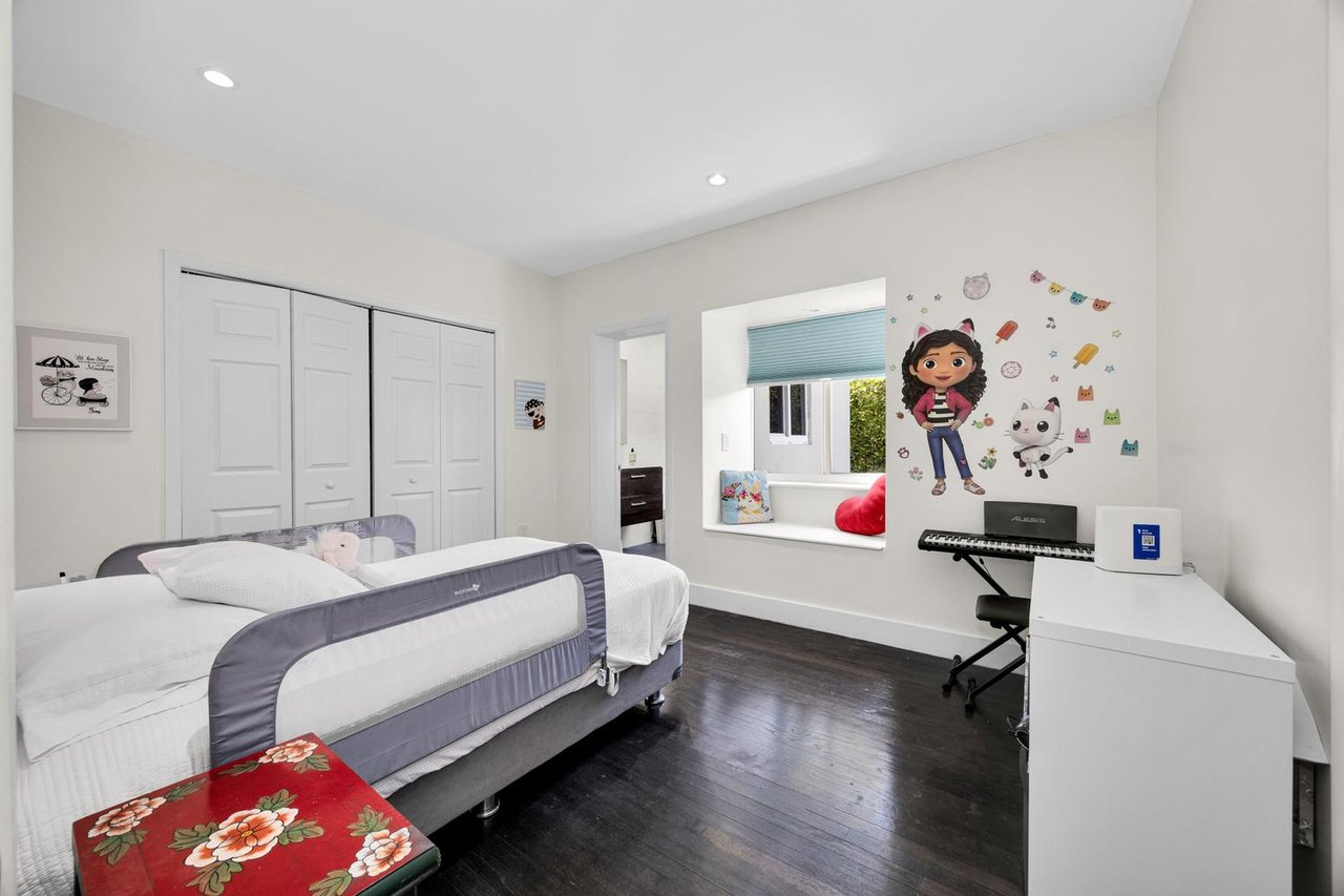 Under Contract in Just 1 Day: 6610 Santona St Sells for $2,200,000