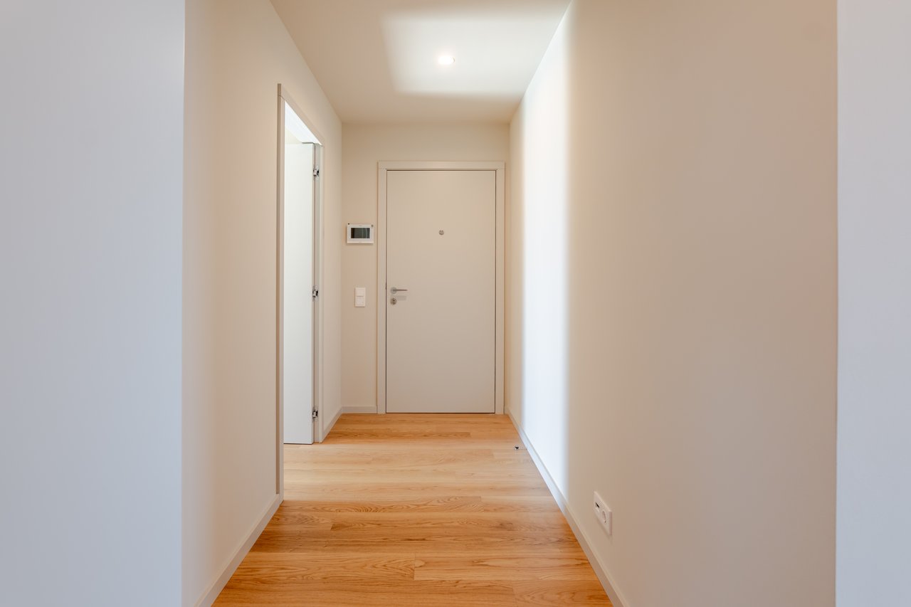 Luxury 4-Bedroom Apartment in Porto