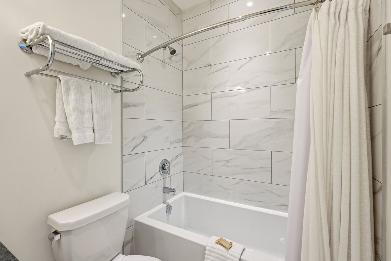 1869 MUSKOKA RD 118 WEST ROAD