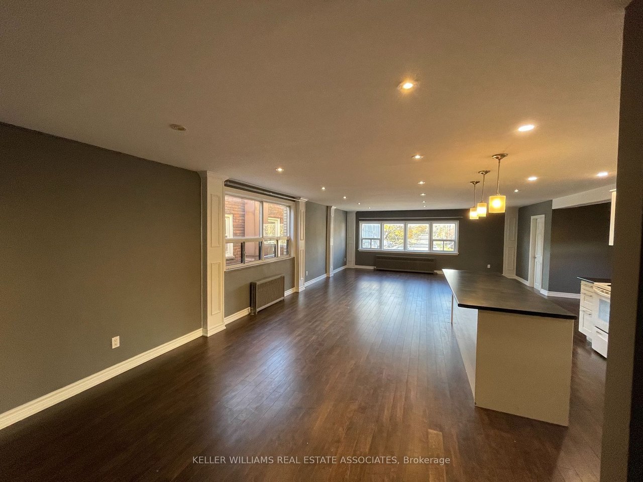 233 Lakeshore Rd E