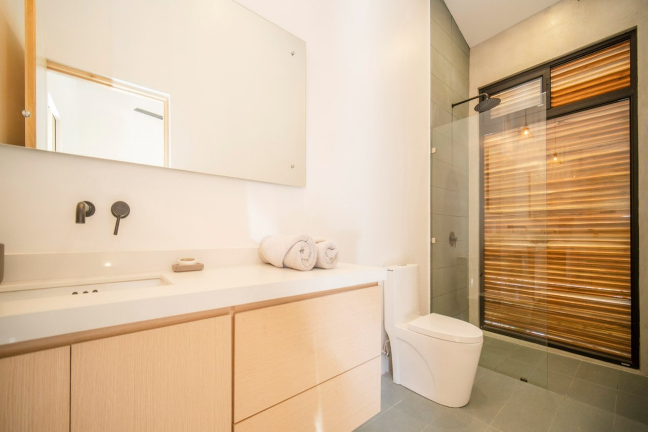 Casa Cenizaro | Elegant 4-Bed Tropical Retreat with Pool in Surfside, Potrero