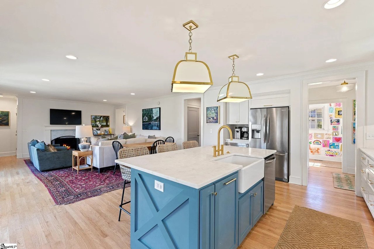 22 N Brookwood Dr