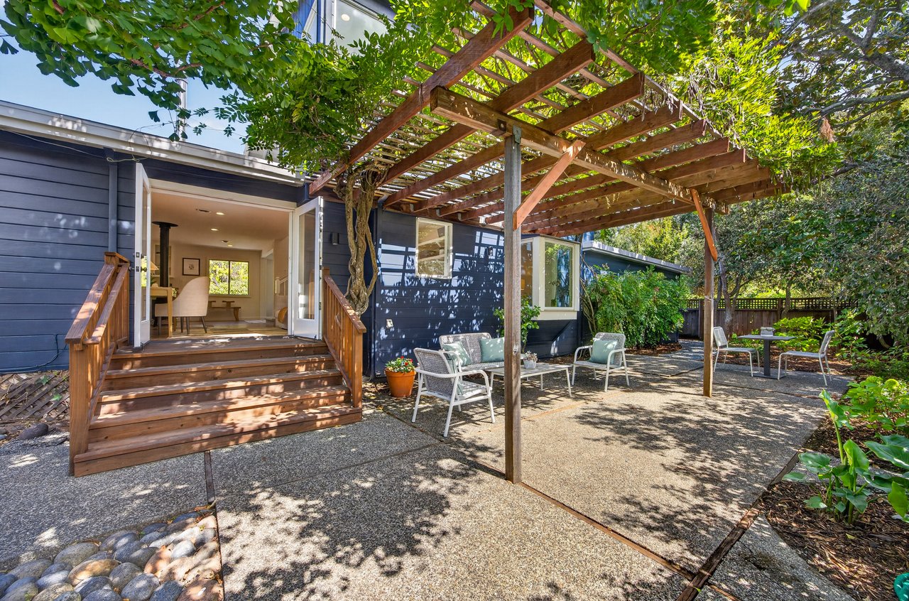 82 Shady Lane, Ross
