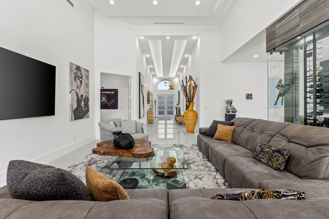 5719 Waterford