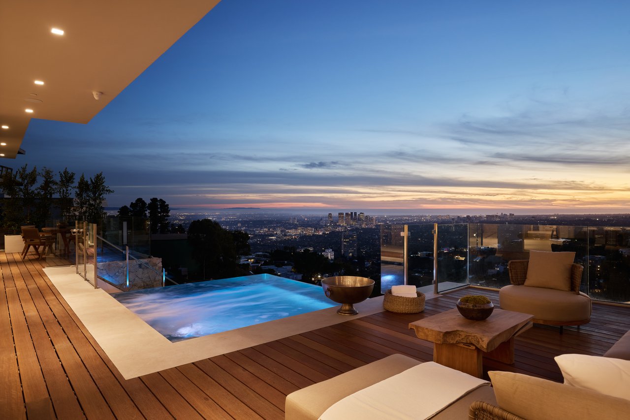 1615 Blue Jay Way, Bird Streets