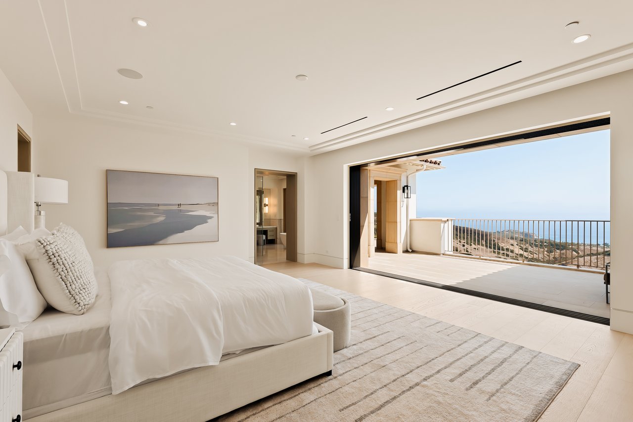 18 Swimmers Point, Newport  