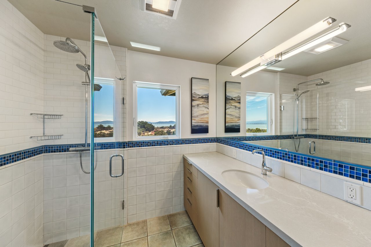 Sunny View Residence in Peacock Gap