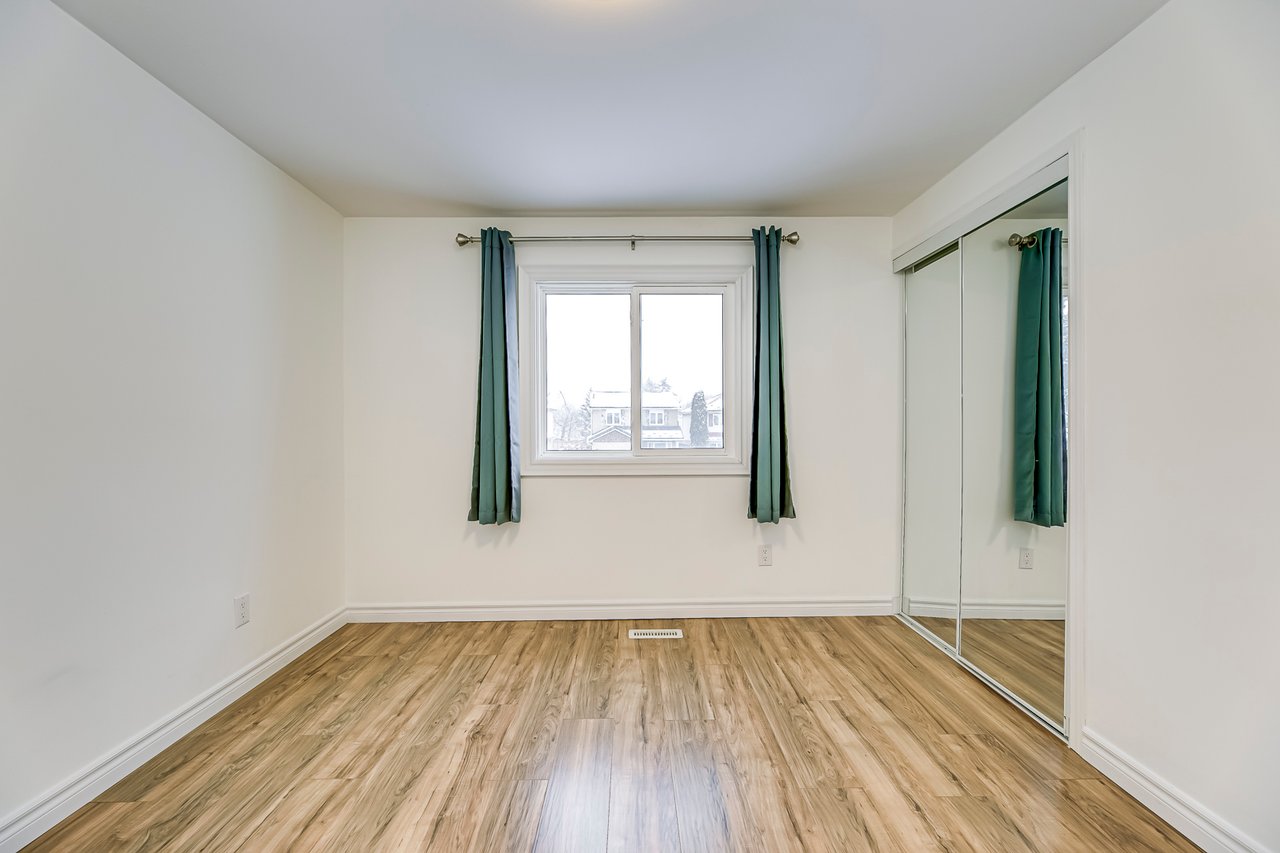 3042 Patrick Cres