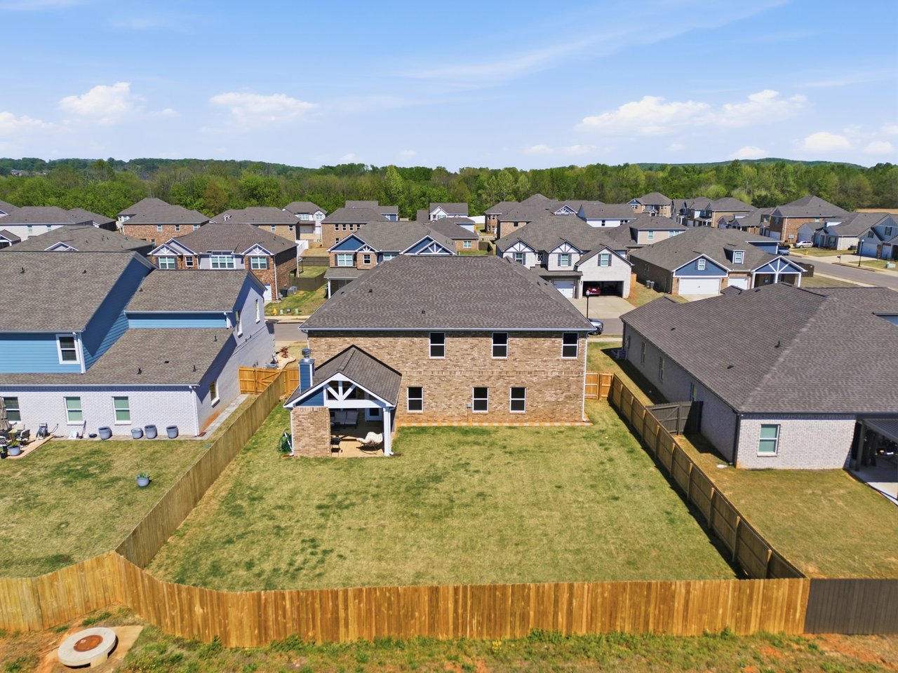 Immaculate 5BR Home with Outdoor Fireplace & Community Pool