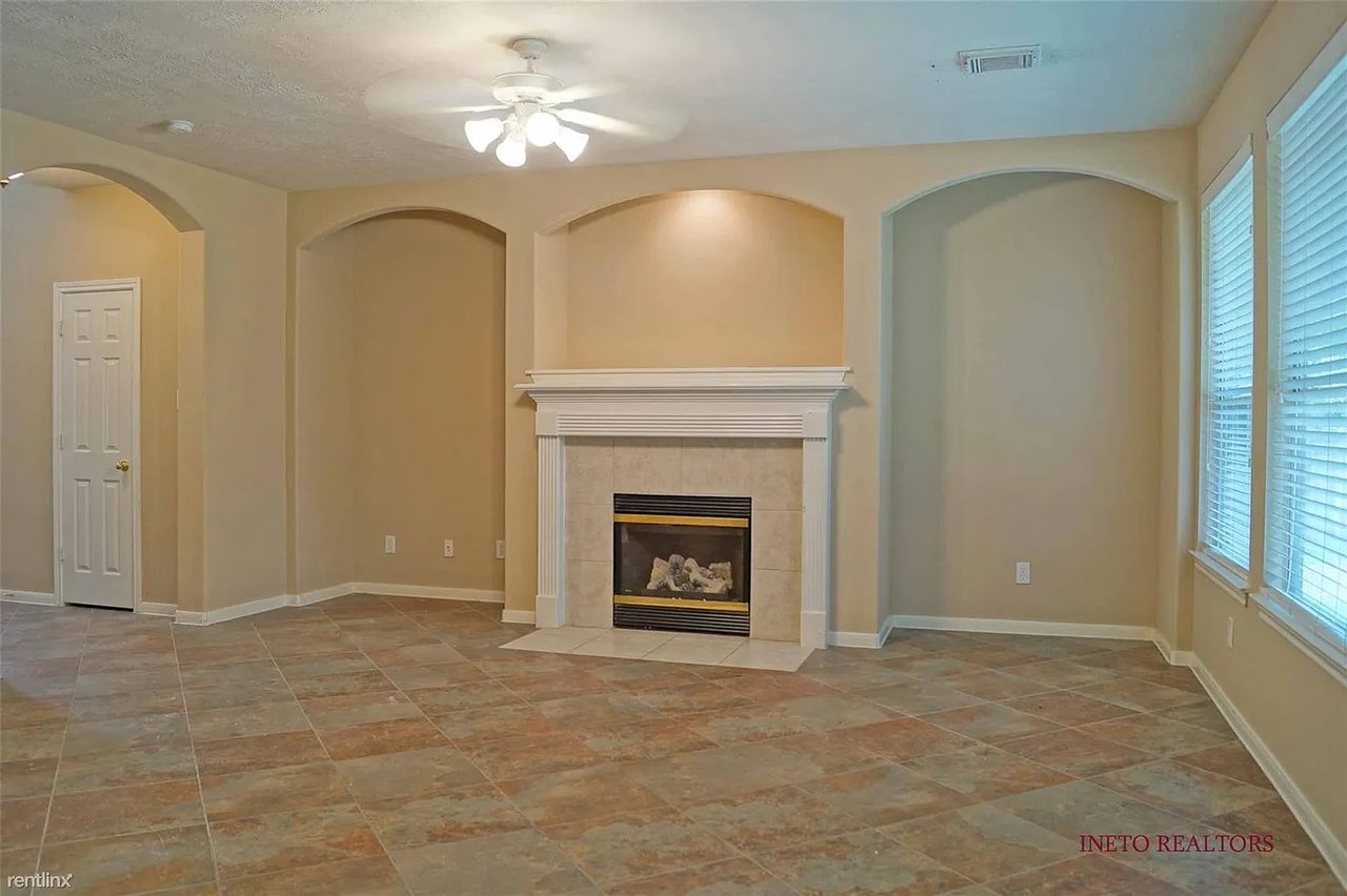 22 Baccara Pl