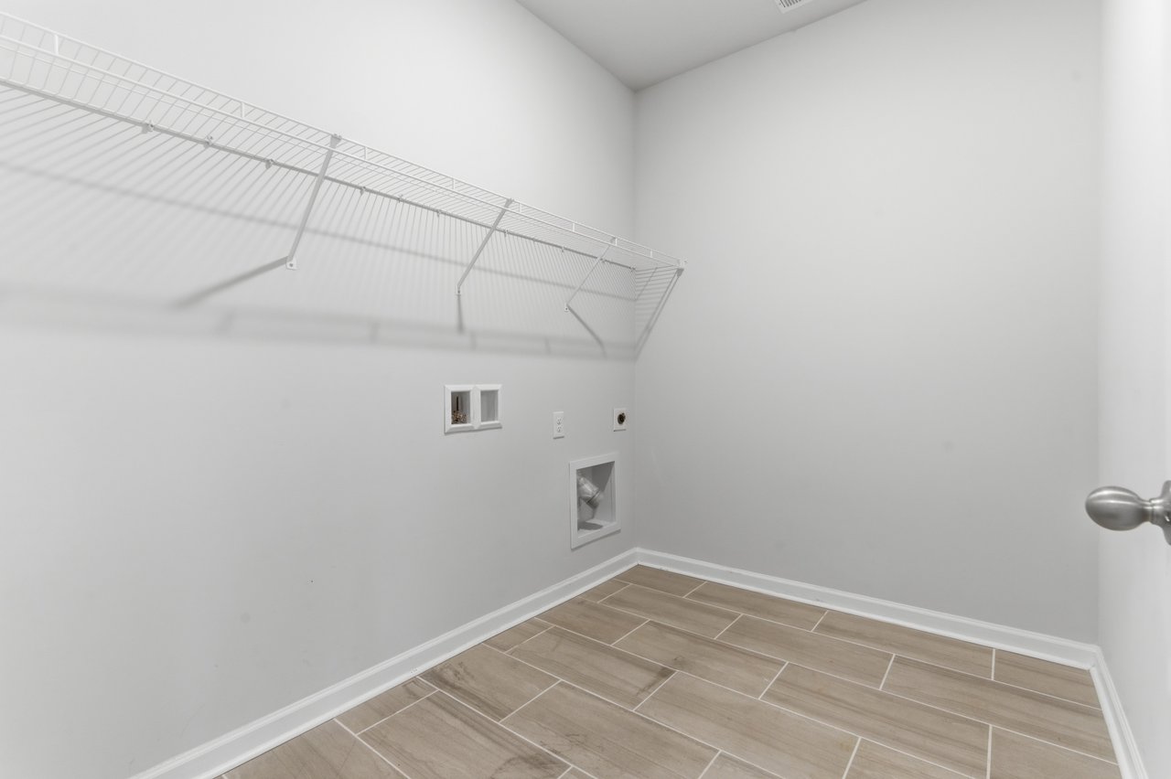 Beautiful Huntsville Home with Screened In Patio & Community Pool! 