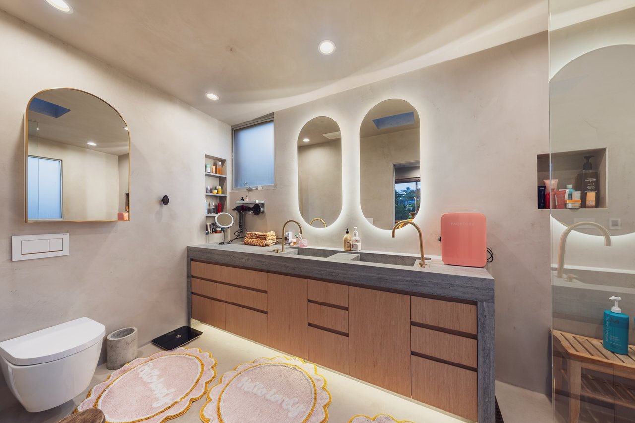 295 Mabery Rd, Santa Monica