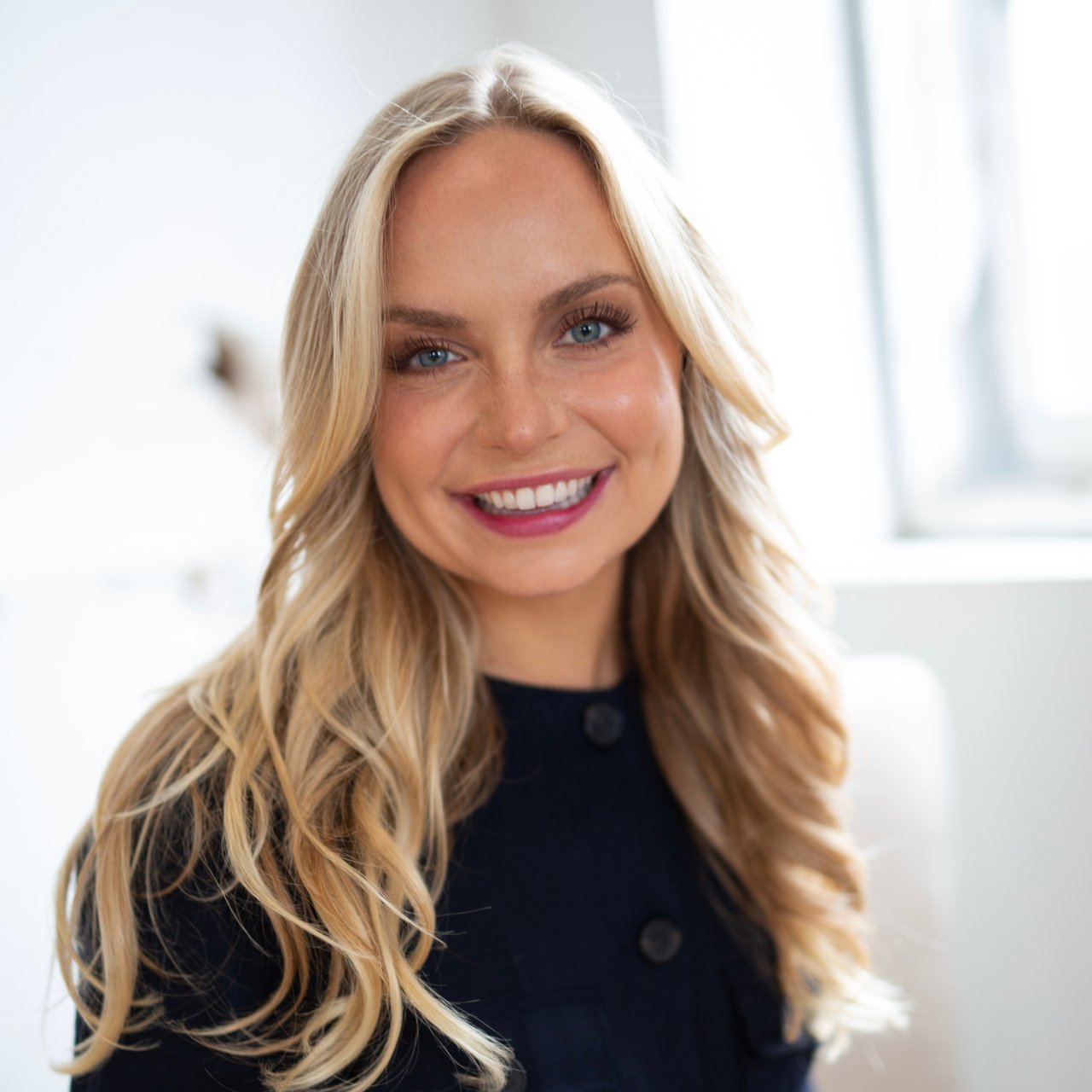 Abbie Kaczmarek Oakville, ON Real Estate Agent Headshot