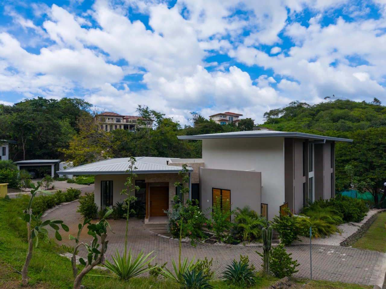 Casa Zoul | A Luxurious residence in the prestigious SENDEROS gated community of Tamarindo!