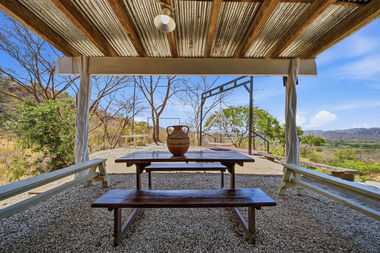 Finca Las Ventanas | Expansive Mountain View Estate Near Potrero