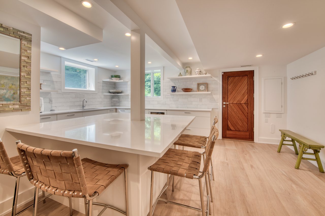 30 Springwood Way, East Hampton