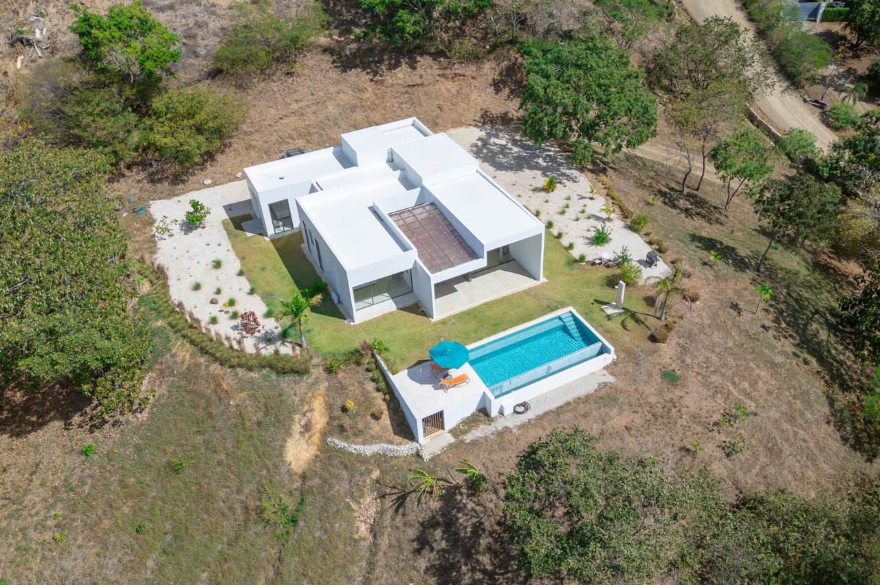 Finca Hermosa | Modern 3BR Luxury Villa with Infinity Pool in Exclusive Finca Panama Community