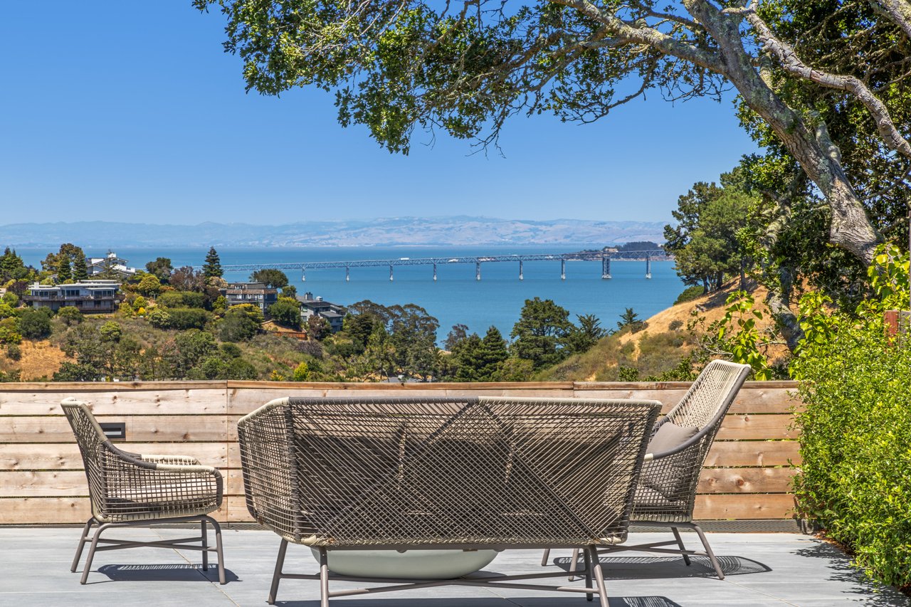Stylish View Home on a Cul-De-Sac