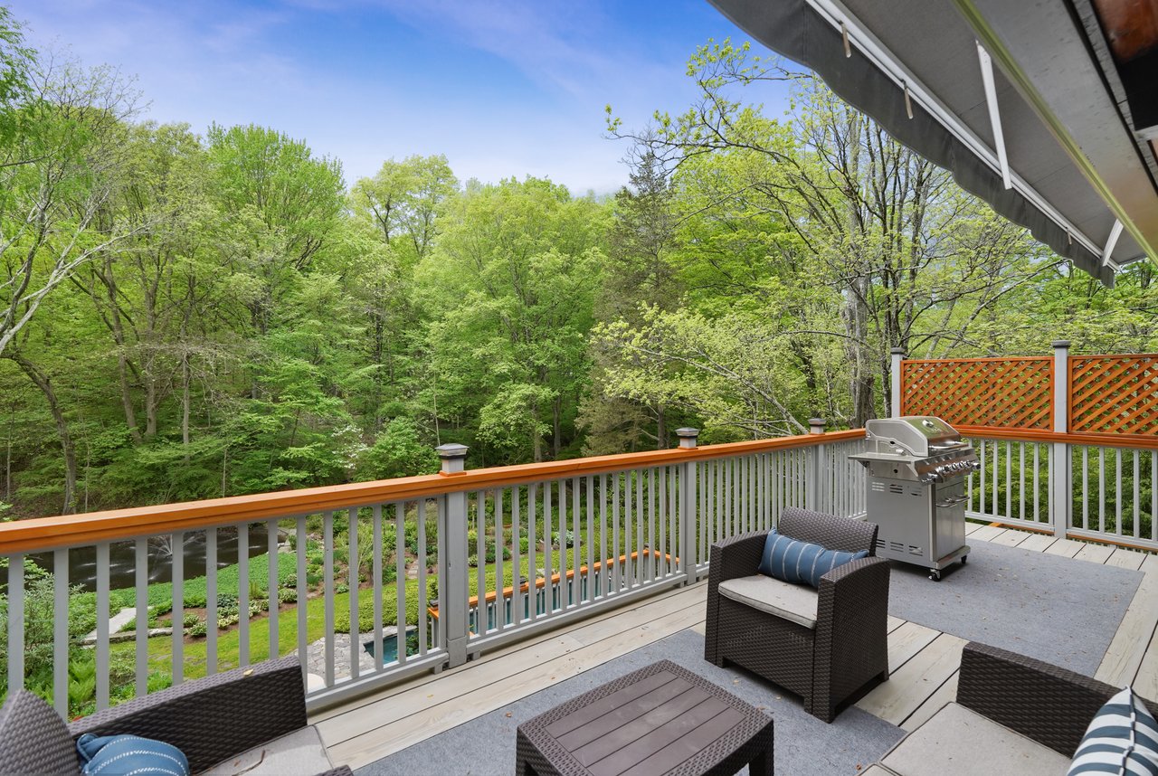 107 Middle Patent Road