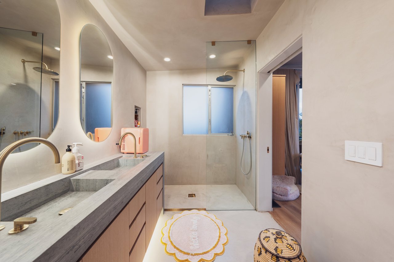 295 Mabery Rd, Santa Monica