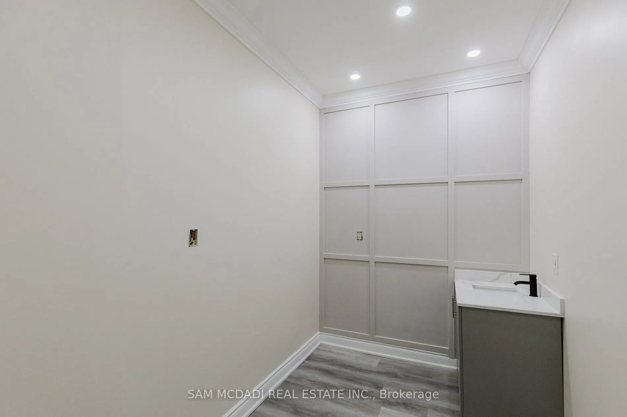 Single Office - 728 Main St E