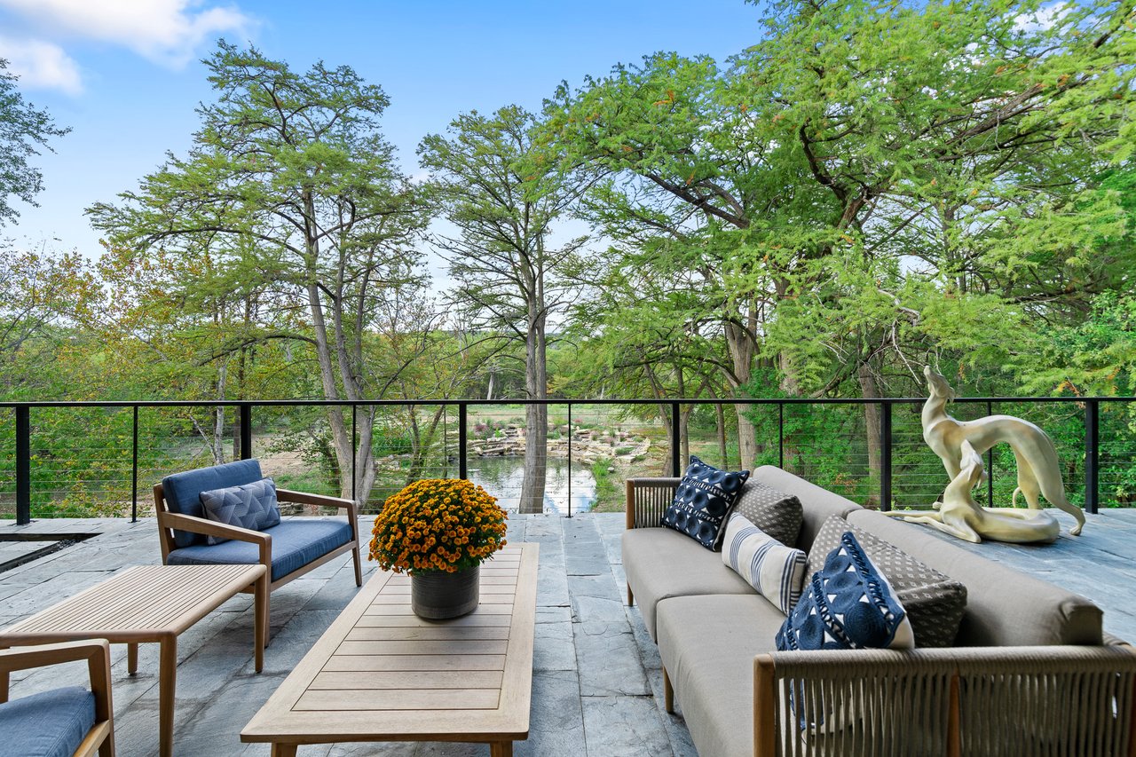 Hunt Waterfall River House