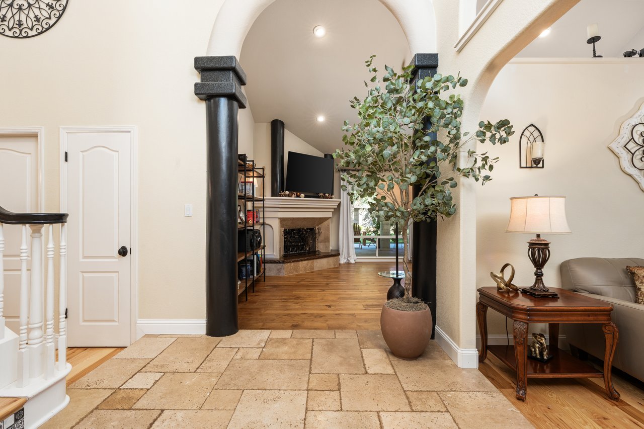 841 E Country View Circle