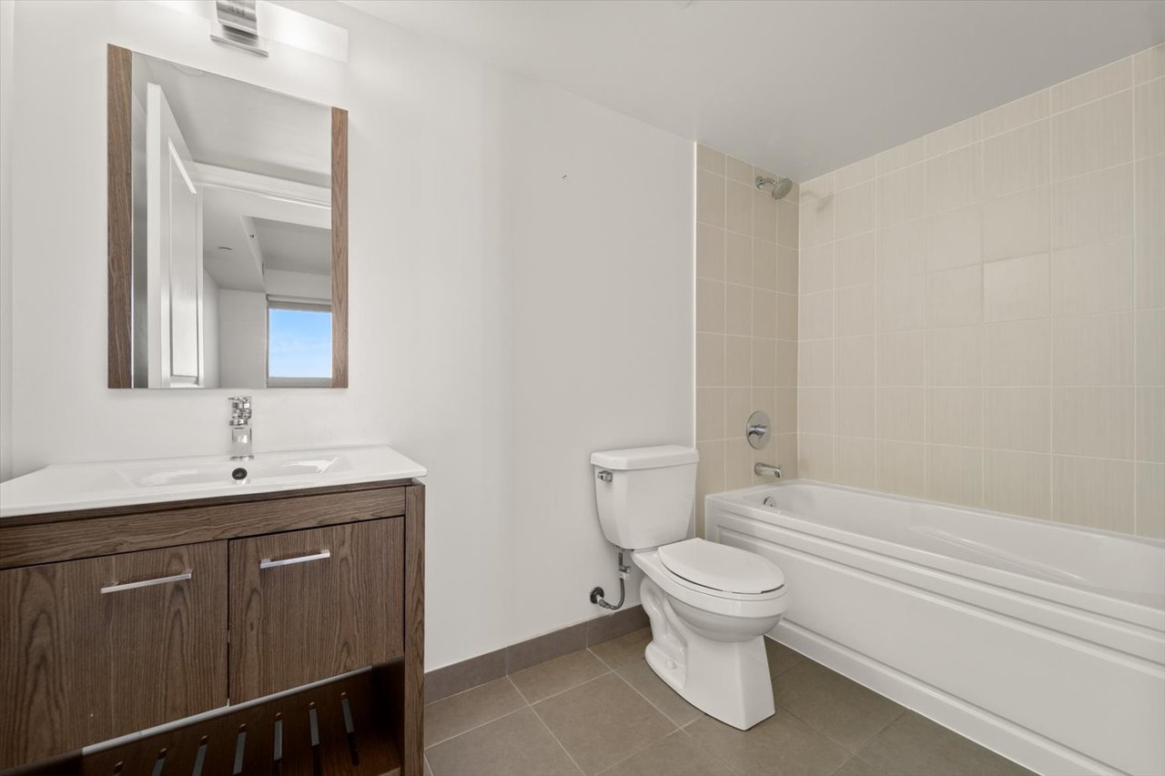 30 Meadowglen Pl 1106