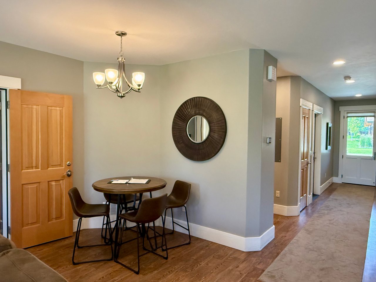11 Creekside Lane
