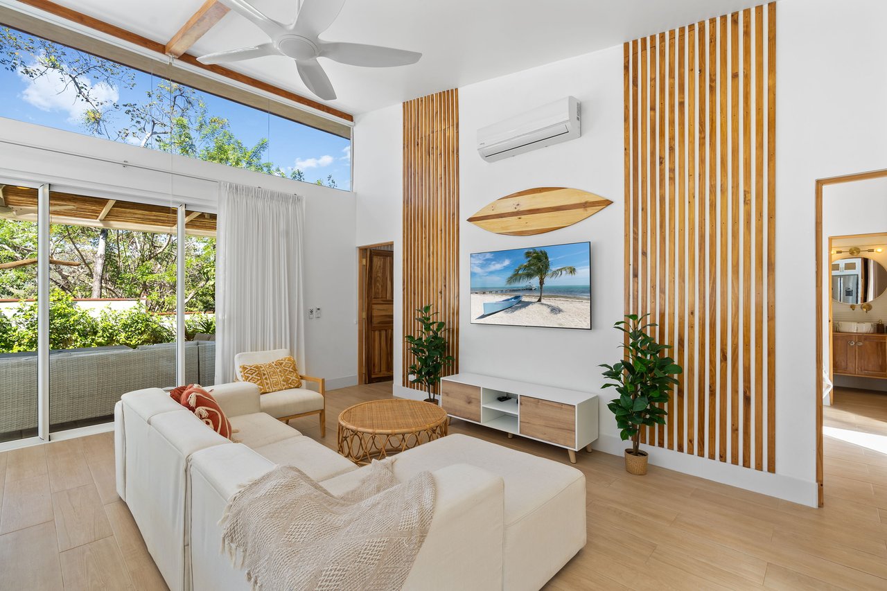 Casa Vista Grande | Lovely Modern Home at the Beach with Space to Build