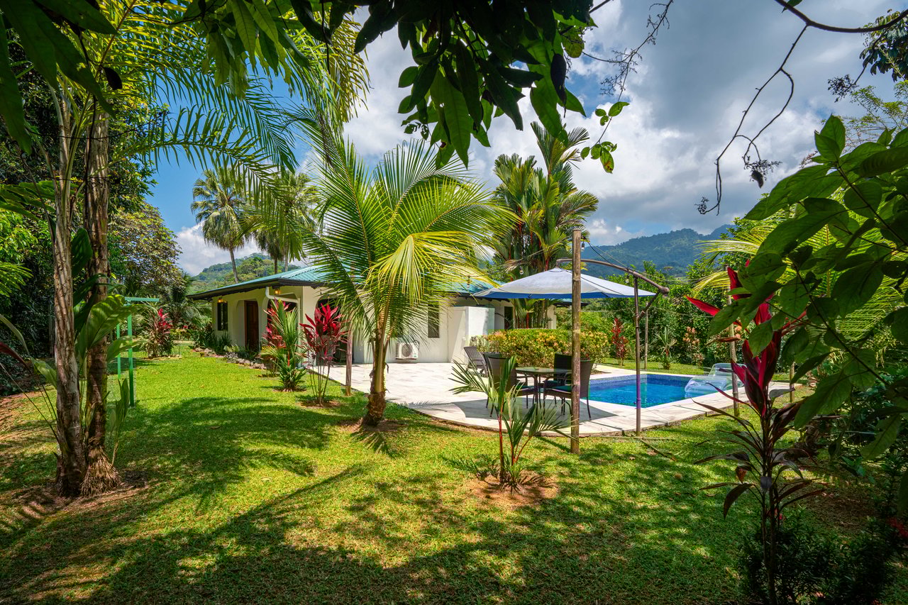 Beautiful Casa Tucán Escape, Tres Rios,  Gorgeous Mountain View with Room to Build!