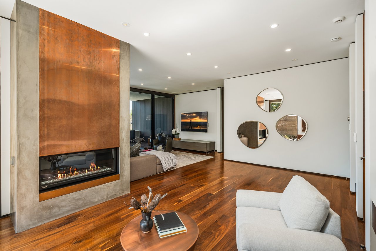  A Beverly Hills Architectural Masterpiece – Where Modern Luxury Meets Timeless Elegance