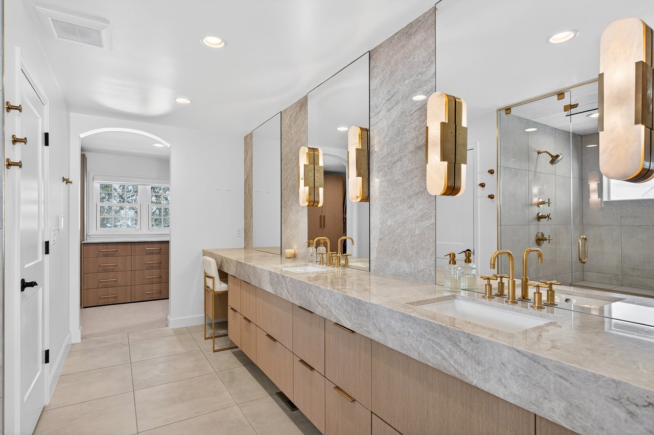 Stunning Home On The Rolling Hills Golf Course