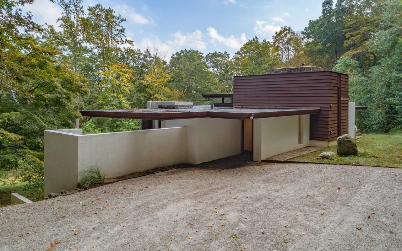 15 Skylark Lane, Weston, CT 06883