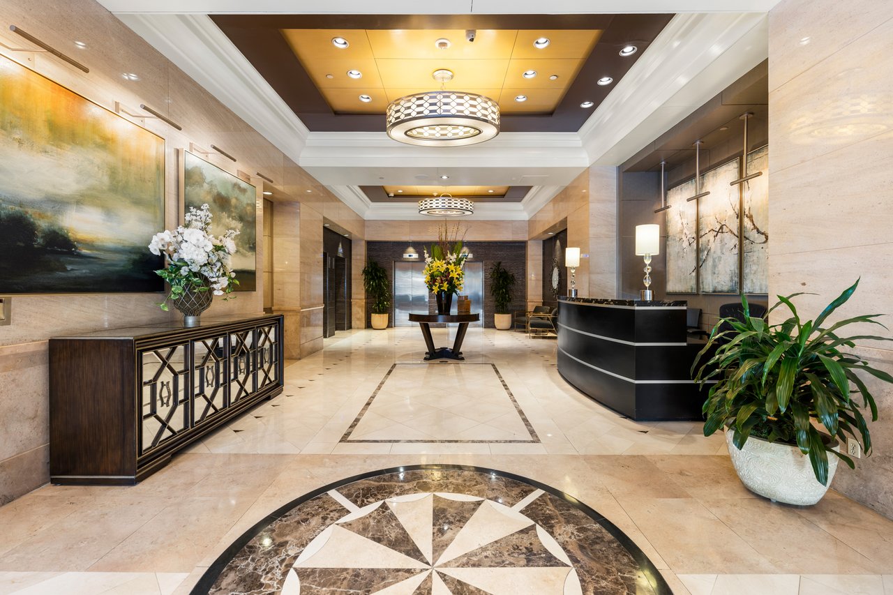 The Dorchester #408, Wilshire Corridor