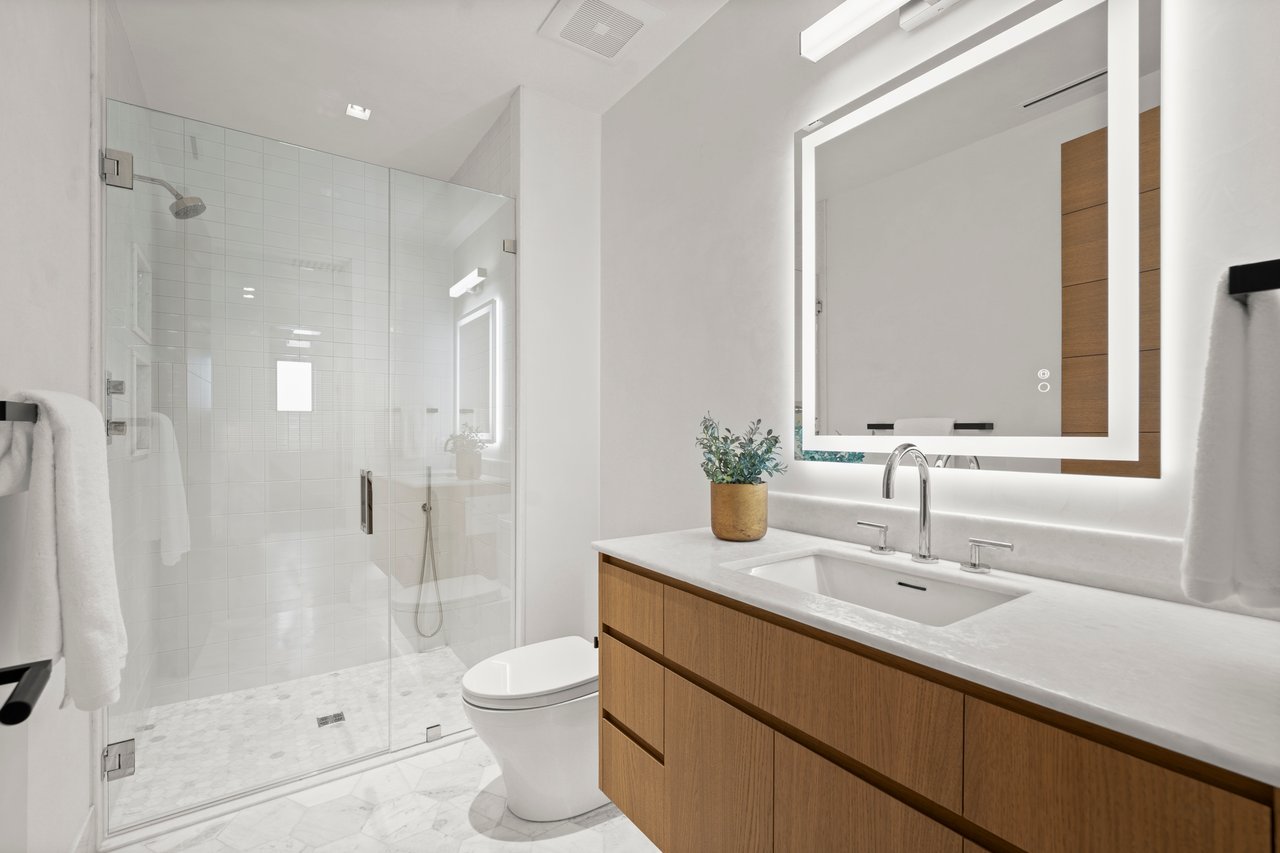 2503 Westlake Dr #201