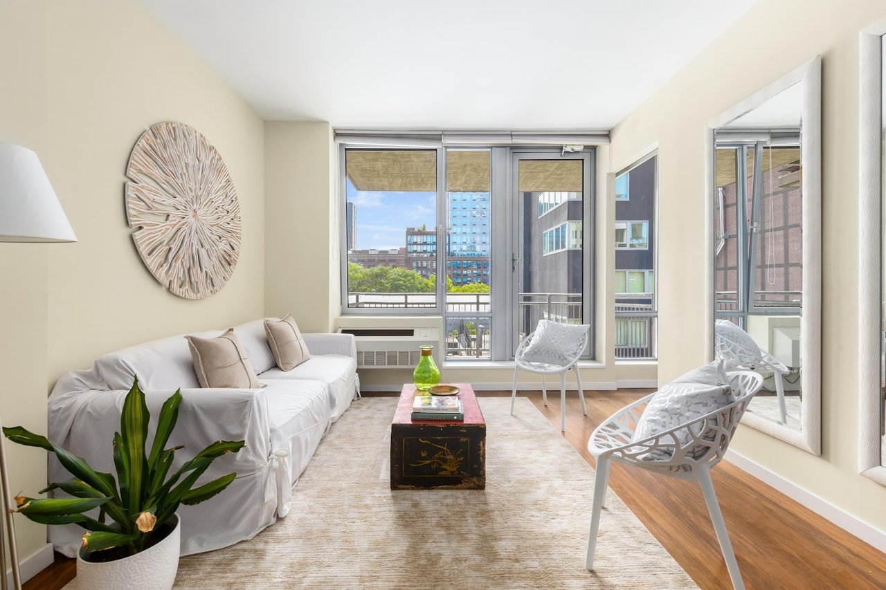 444 W 19th St, #602
