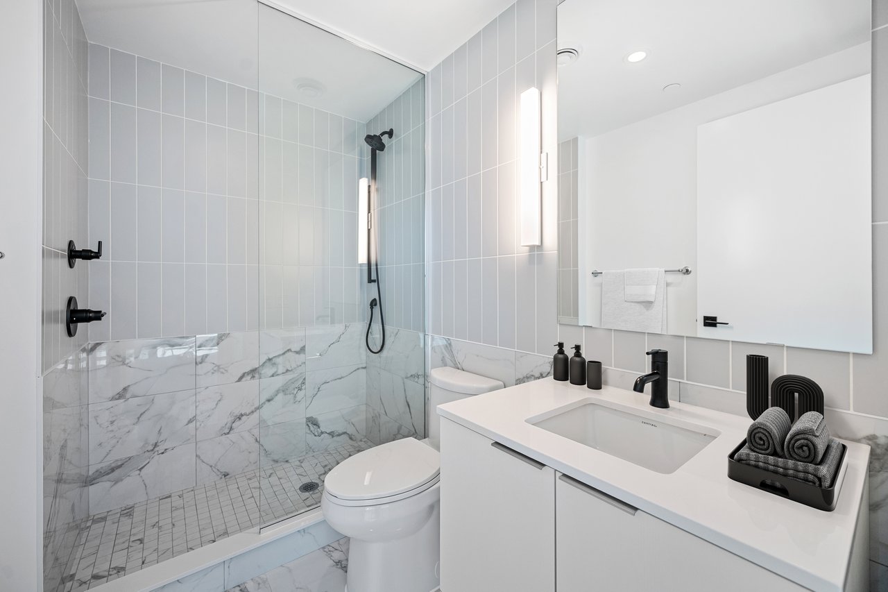 327 King Street W 3905, Toronto C01 Unit: 3905