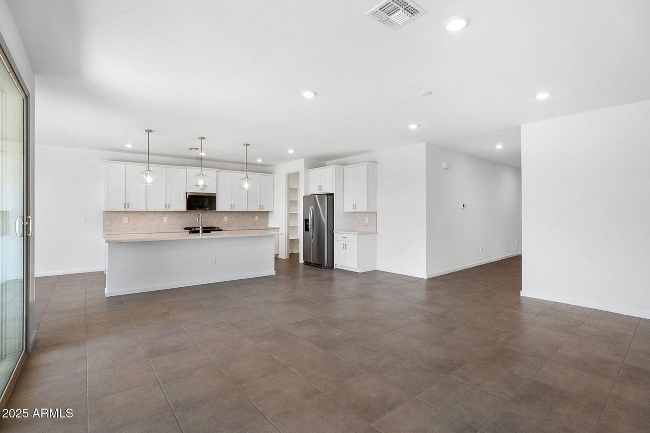 4811 W HUNTER Trail